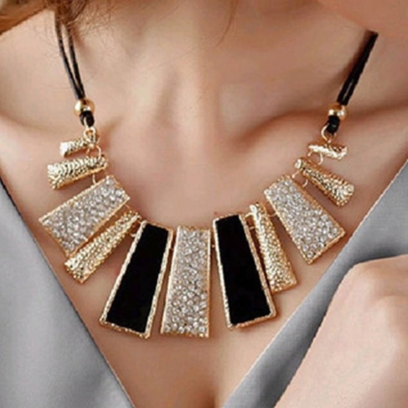 Jewelry - Big Bold Classy Geometric Statement Necklace